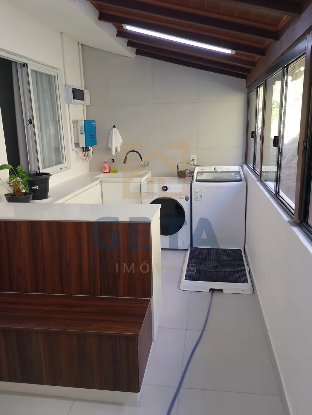 Casa finamente mobiliada à venda no Colina do Cedro