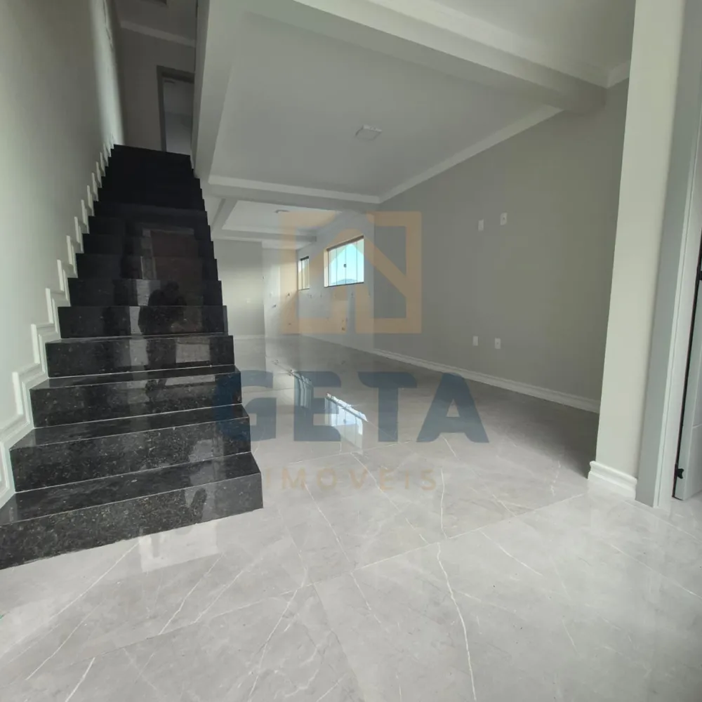 Sobrado com piscina e excelente espaço externo — oportunidade imperdível