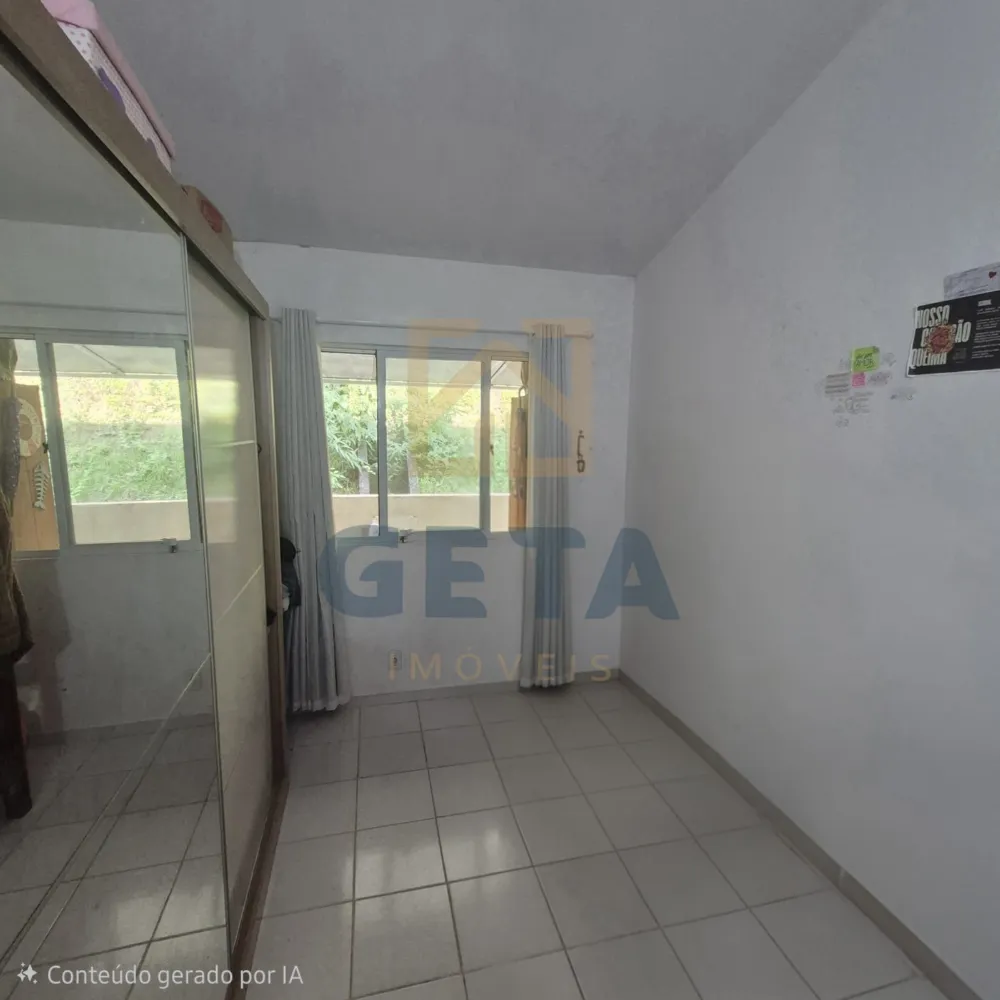 Casa de 2 quartos e 2 vagas de garagem em condomínio completo 