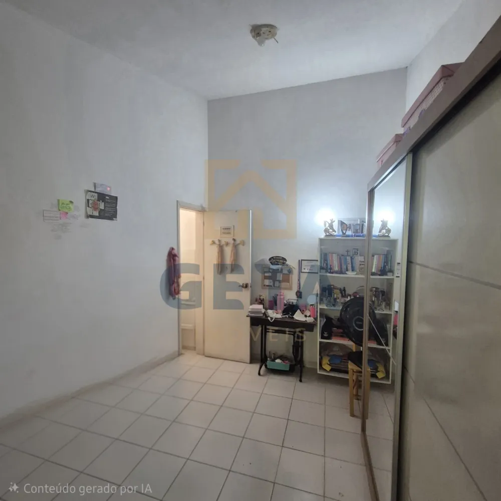 Casa de 2 quartos e 2 vagas de garagem em condomínio completo 