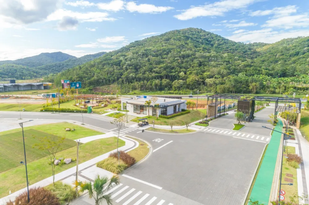 Seu Terreno dos Sonhos no condomínio Colinas De Camboriú Village
