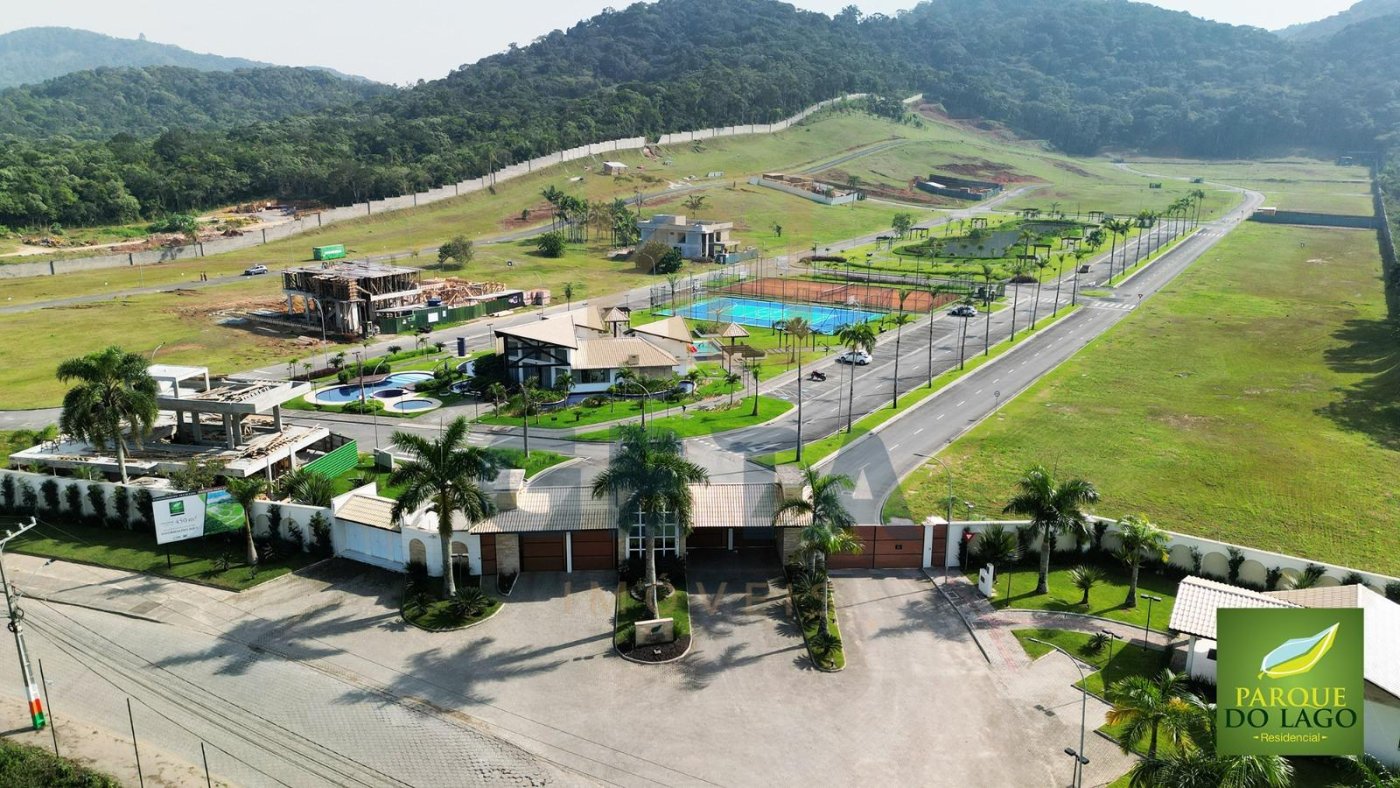 Terreno à Venda em Camboriú, Centro - Condomínio Parque do Lago