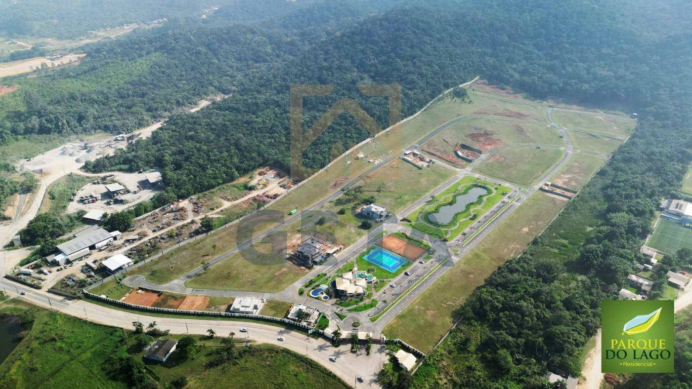 Terreno à Venda em Camboriú, Centro - Condomínio Parque do Lago