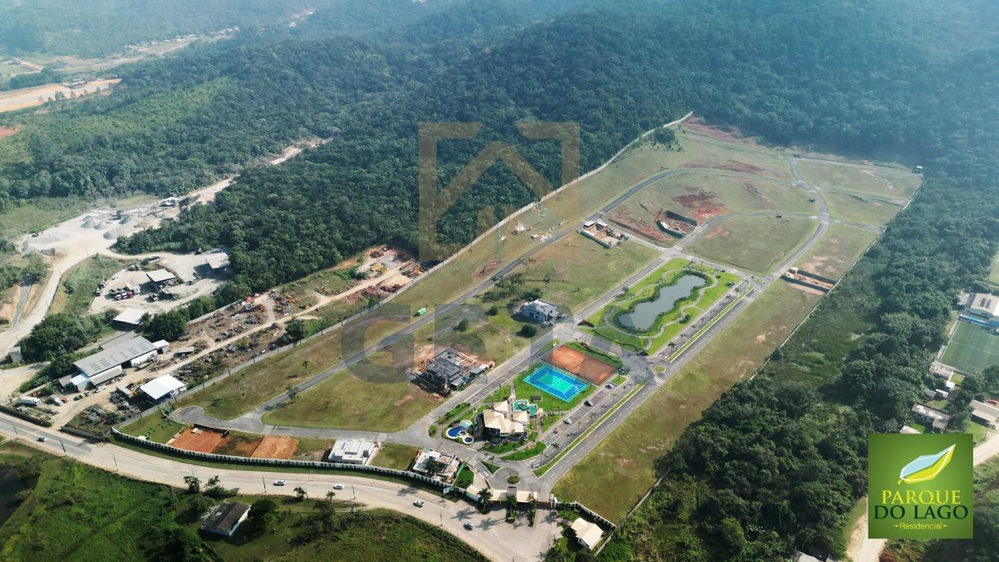 Terreno à Venda em Camboriú, Centro - Condomínio Parque do Lago