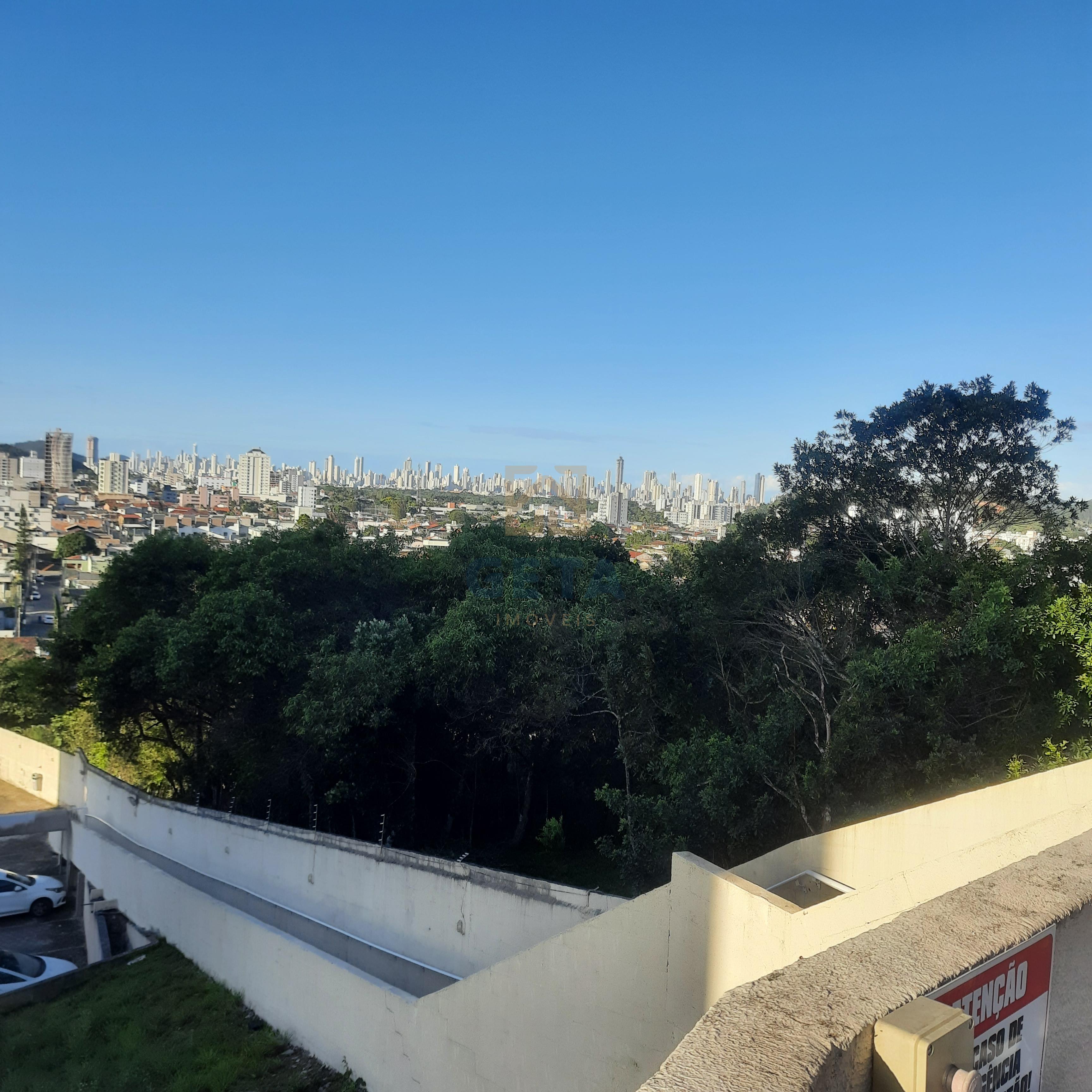 Apartamento mobiliado  – 3 Quartos sendo uma Suíte 