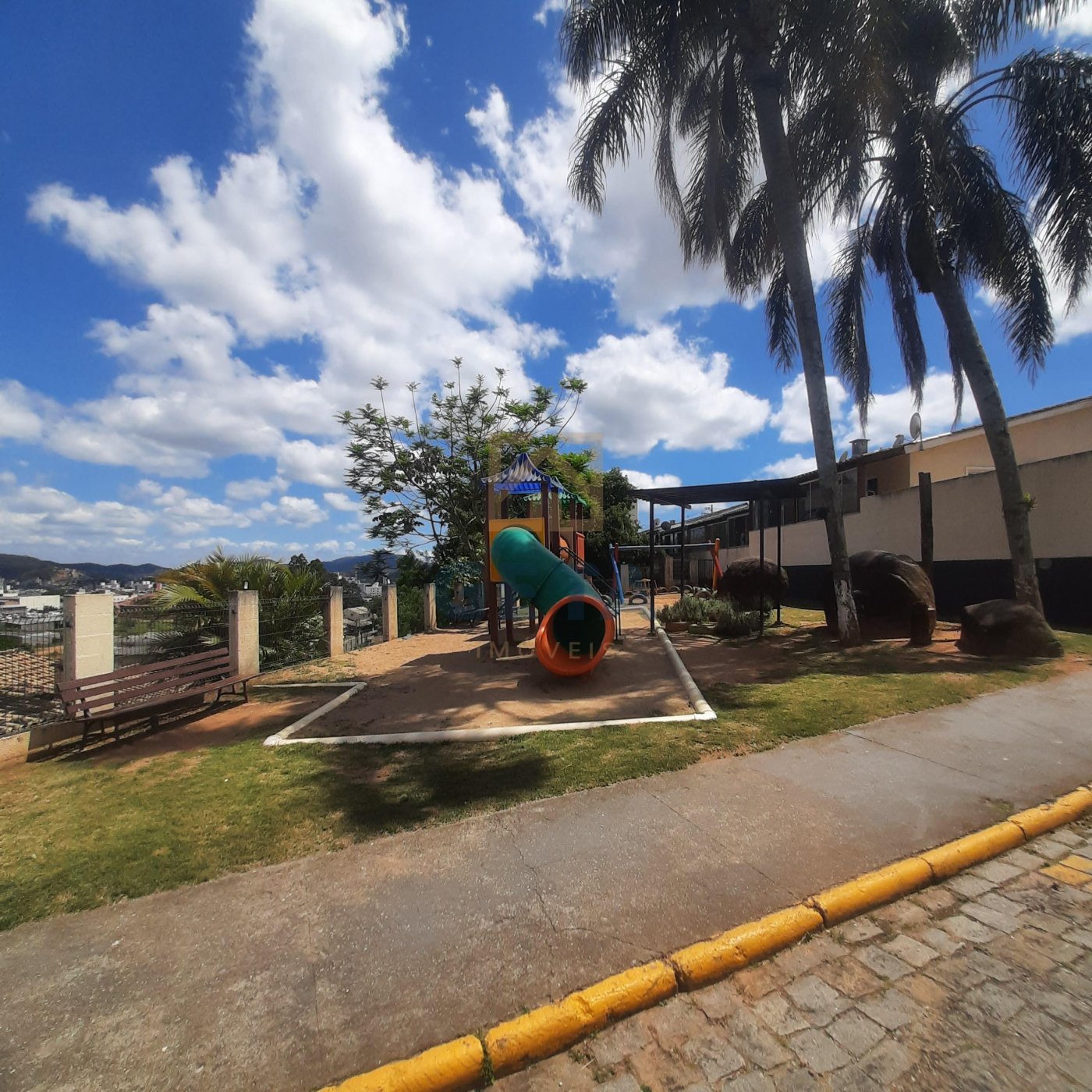 Sobrado 2 suítes para Venda no bairro Lídia Duarte em Camboriú