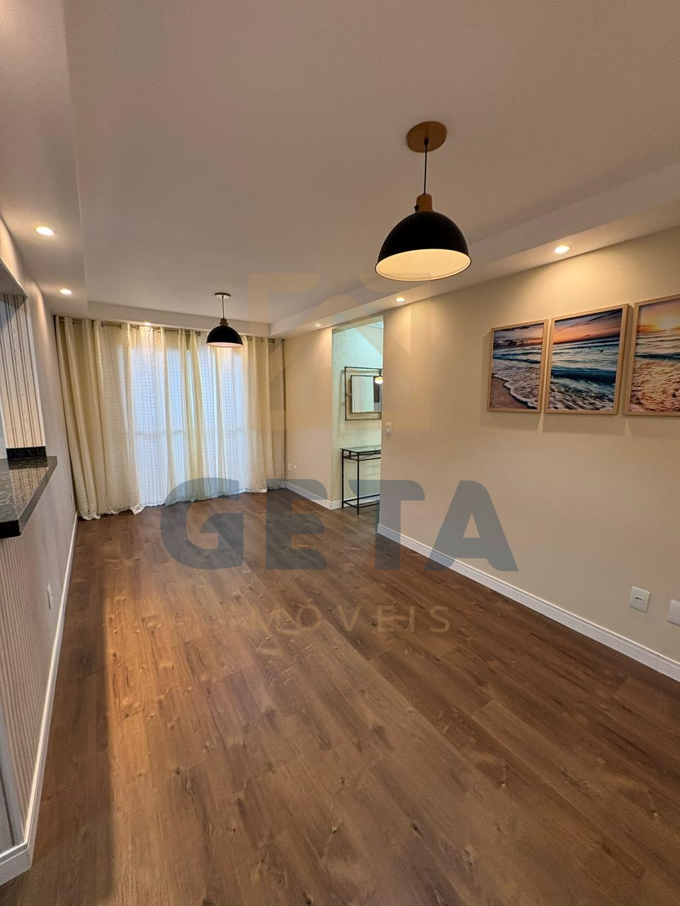 Apartamento mobiliado  – 3 Quartos sendo uma Suíte 