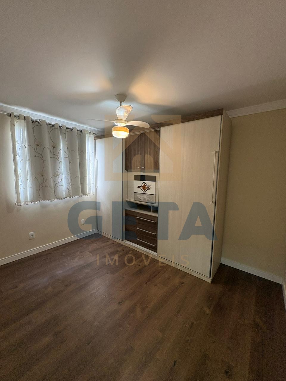 Apartamento mobiliado  – 3 Quartos sendo uma Suíte 
