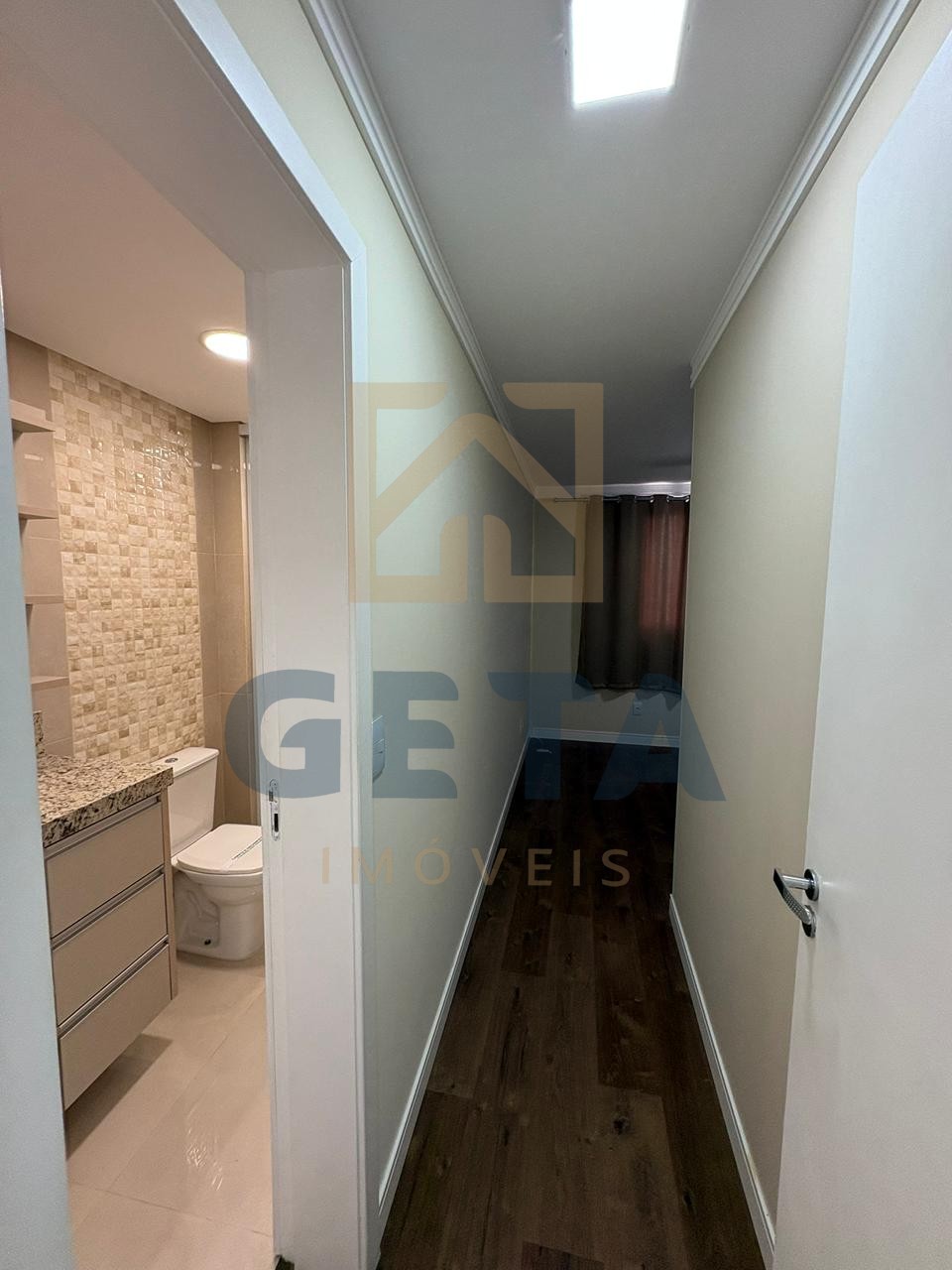 Apartamento mobiliado  – 3 Quartos sendo uma Suíte 