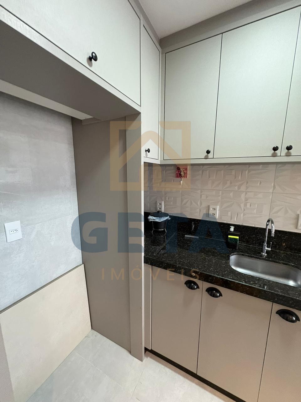 Apartamento mobiliado  – 3 Quartos sendo uma Suíte 