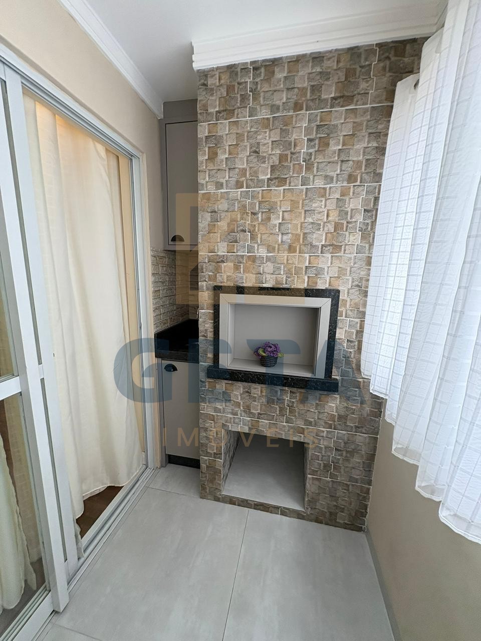 Apartamento mobiliado  – 3 Quartos sendo uma Suíte 