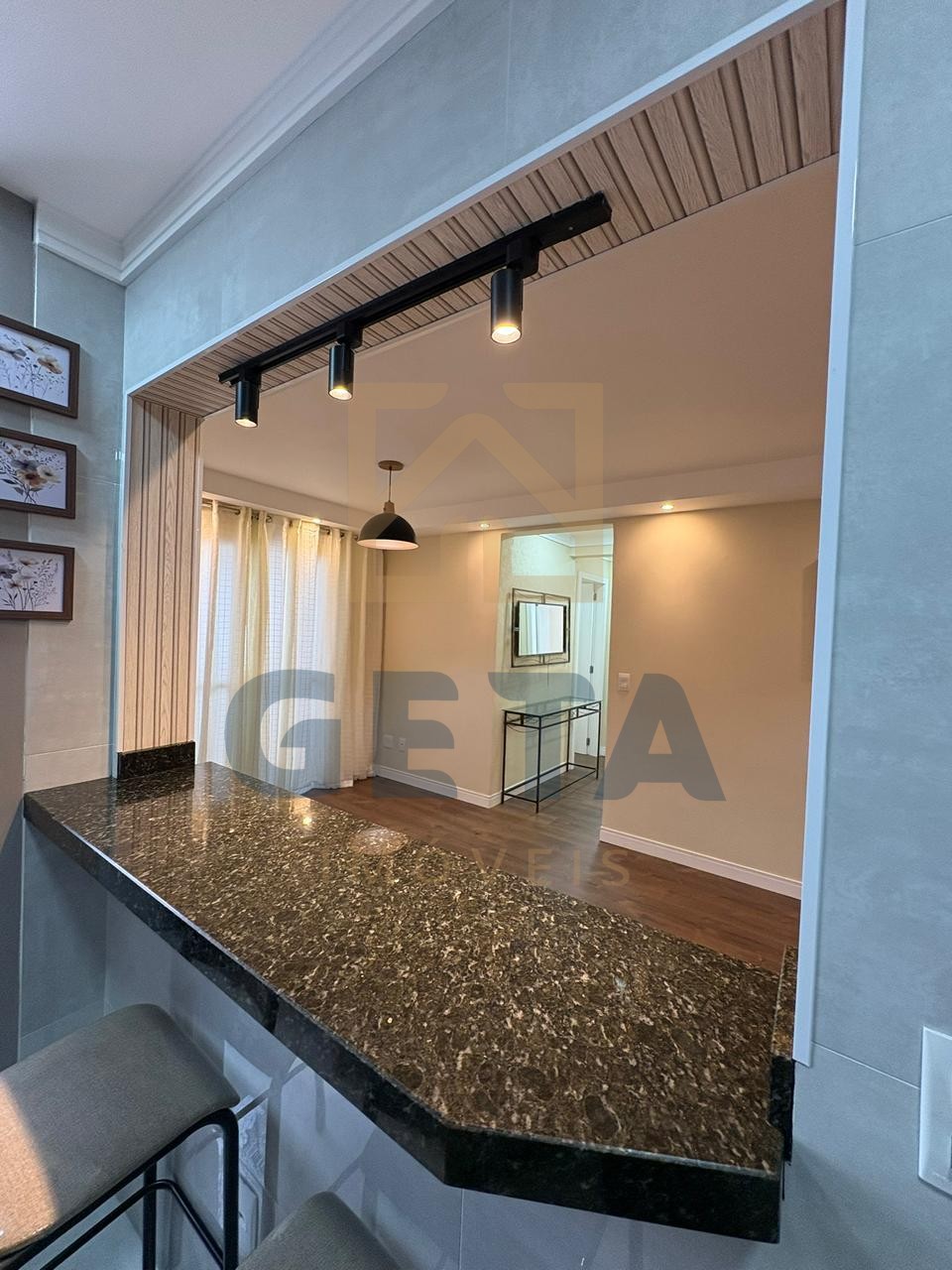 Apartamento mobiliado  – 3 Quartos sendo uma Suíte 
