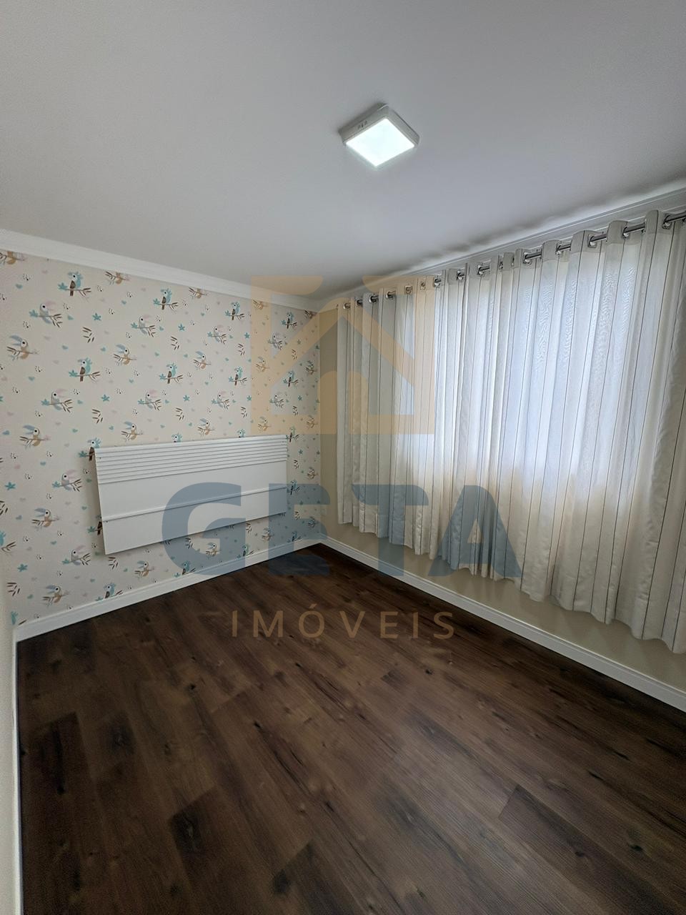 Apartamento mobiliado  – 3 Quartos sendo uma Suíte 