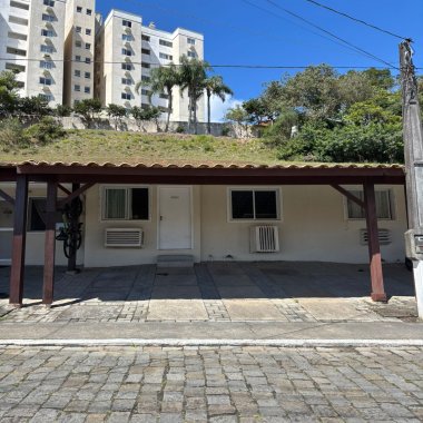 Casa 2 quartos para Locação Anual no bairro Lídia Duarte em Camboriú