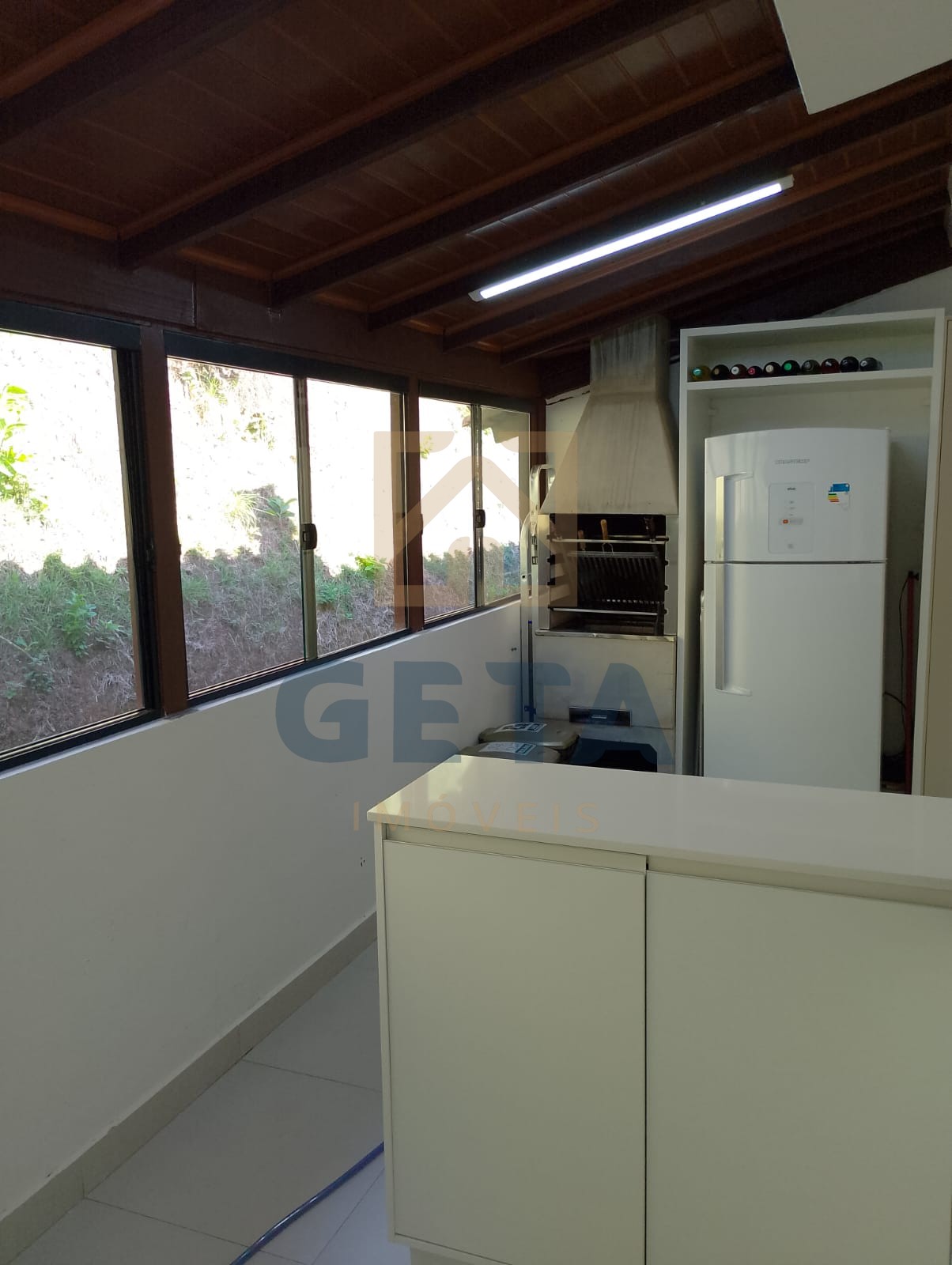 Casa finamente mobiliada à venda no Colina do Cedro