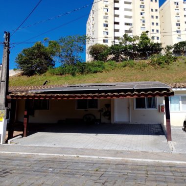 Casa finamente mobiliada à venda no Colina do Cedro