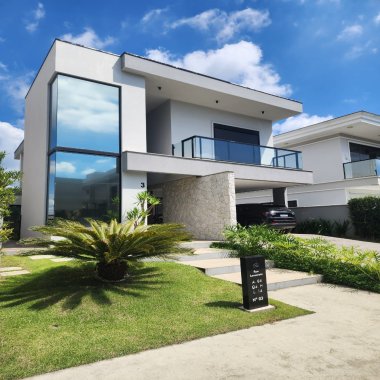 Casa de alto padrão à venda no Condomínio Caledônia – Camboriú/SC  Sofisticação e exclusividade