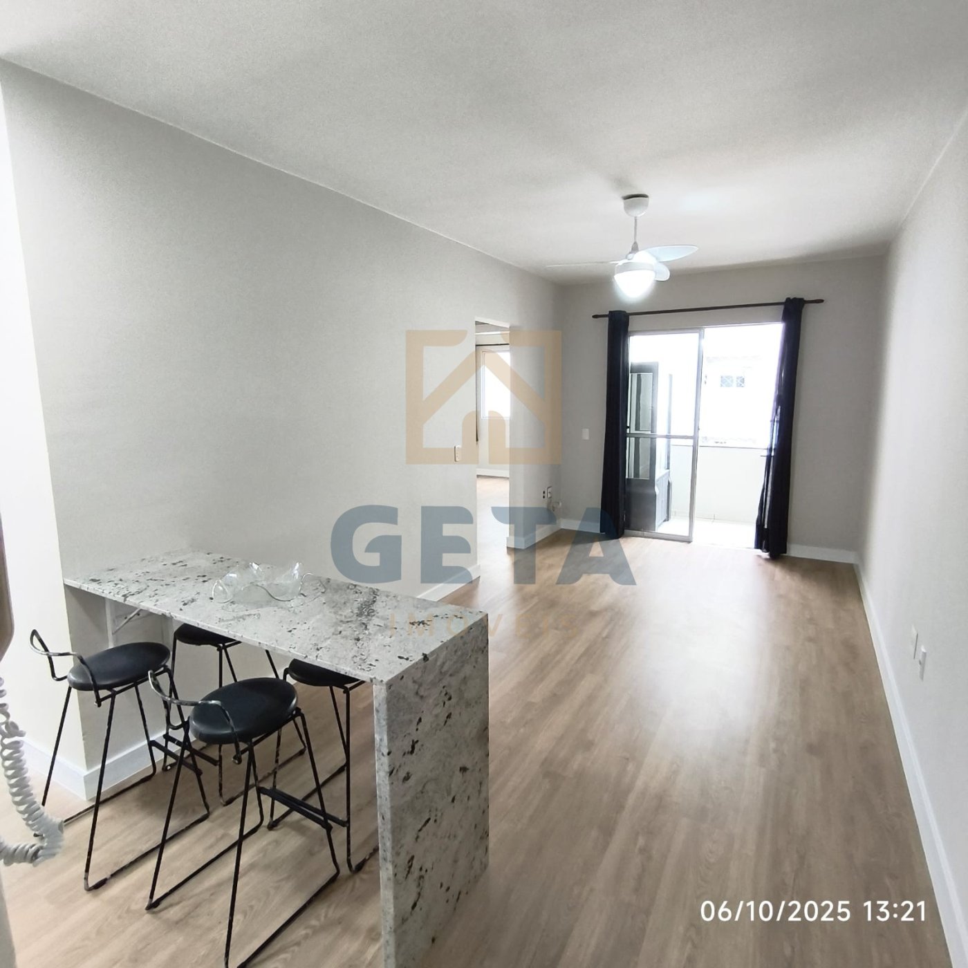 Apartamento à venda no Residencial Maria Helena — Bairro Cedros, Camboriú/SC