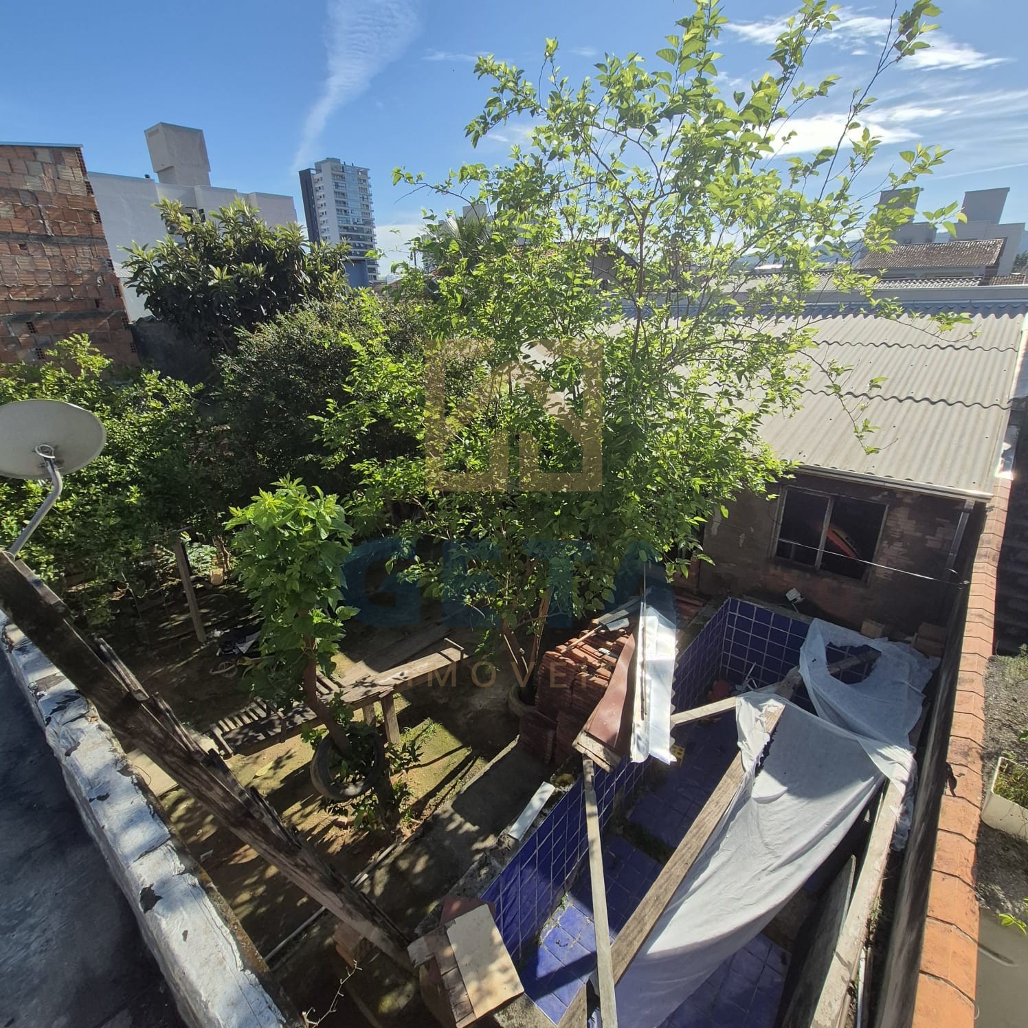 Terreno à venda com duas casas – Bairro Lídia Duarte | Camboriú