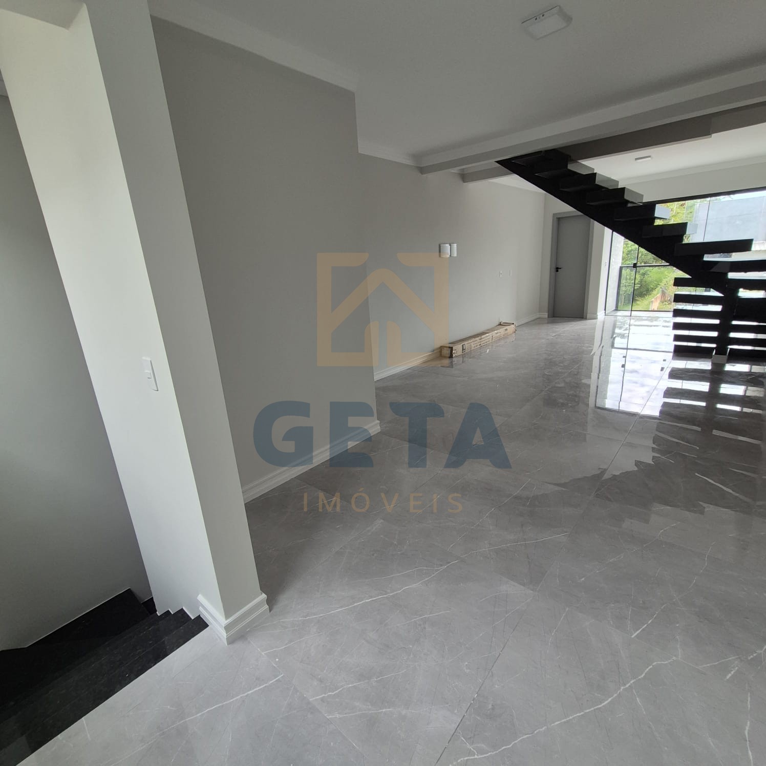 Triplex amplo e versátil em Camboriú — excelente oportunidade