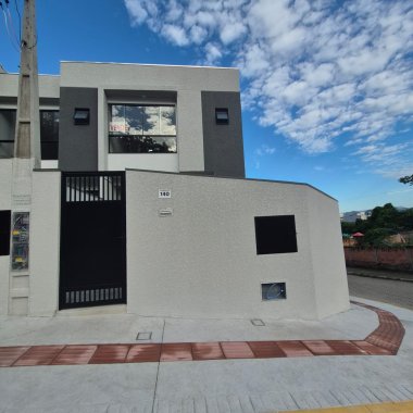 Sobrado com piscina e excelente espaço externo — oportunidade imperdível