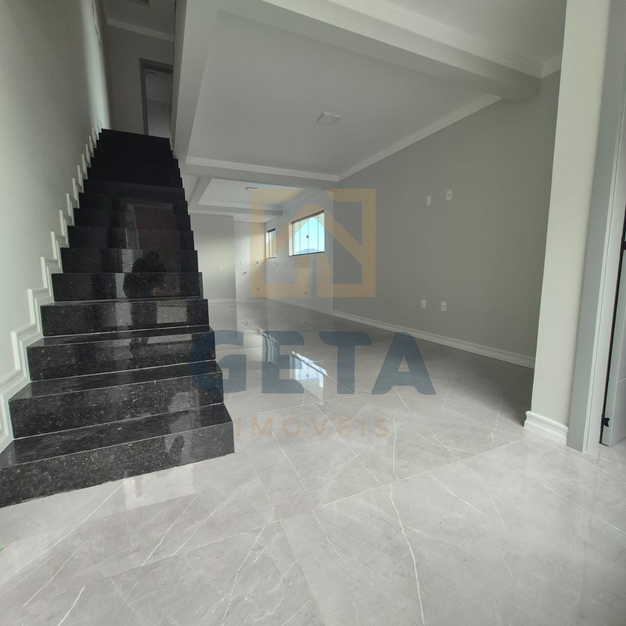 Sobrado com piscina e excelente espaço externo — oportunidade imperdível