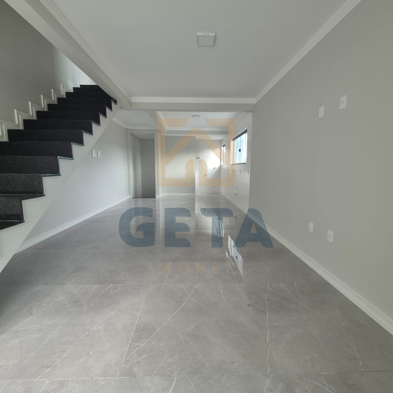 Sobrado com piscina e excelente espaço externo — oportunidade imperdível