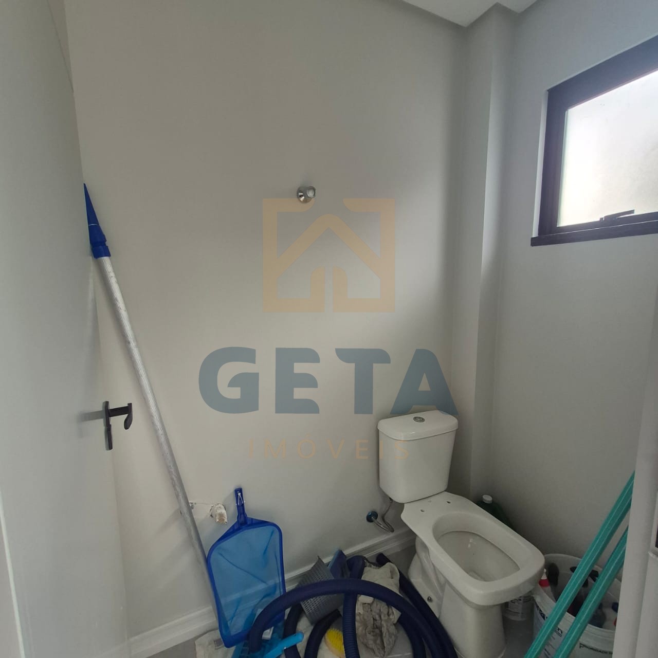 Sobrado com piscina e excelente espaço externo — oportunidade imperdível