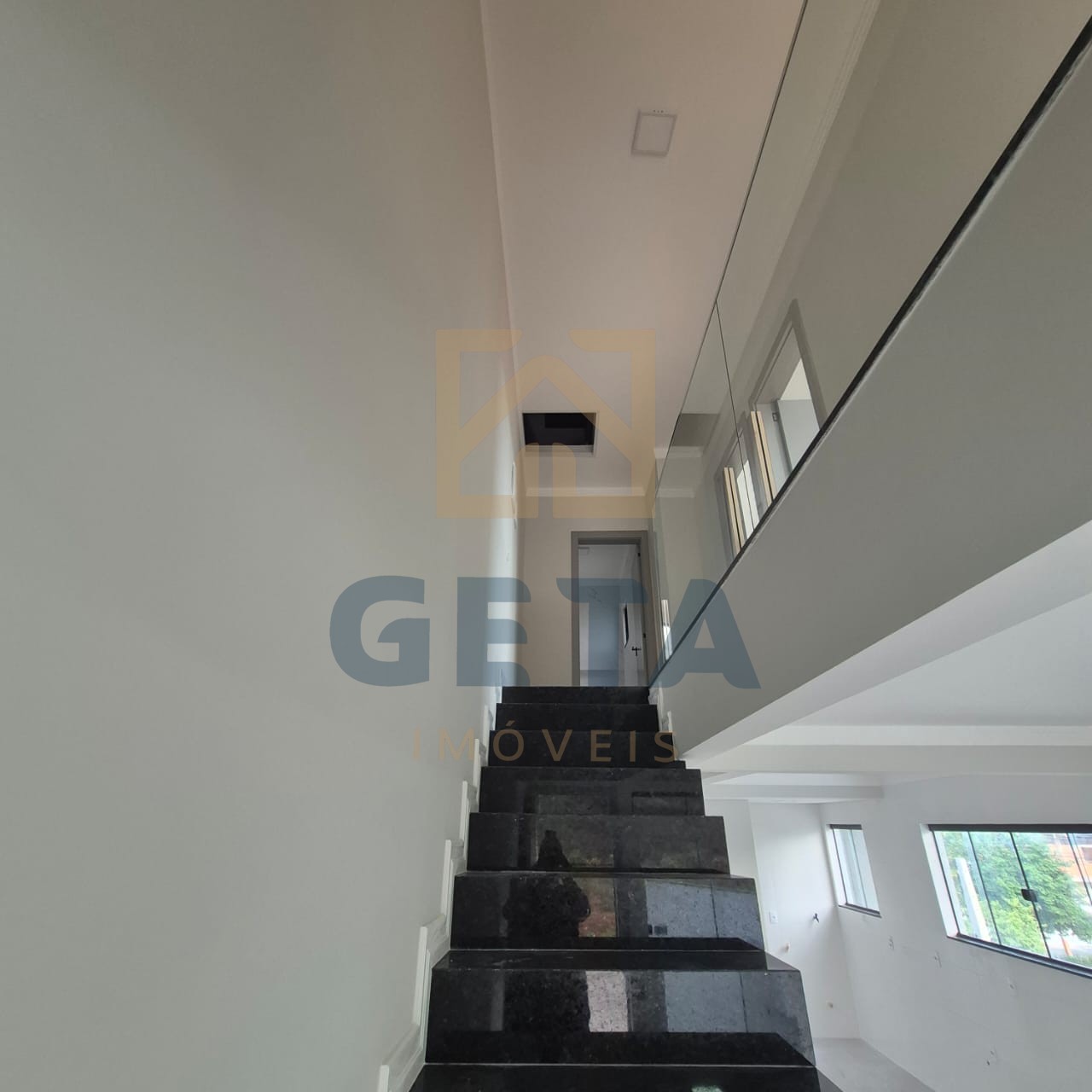 Sobrado com piscina e excelente espaço externo — oportunidade imperdível