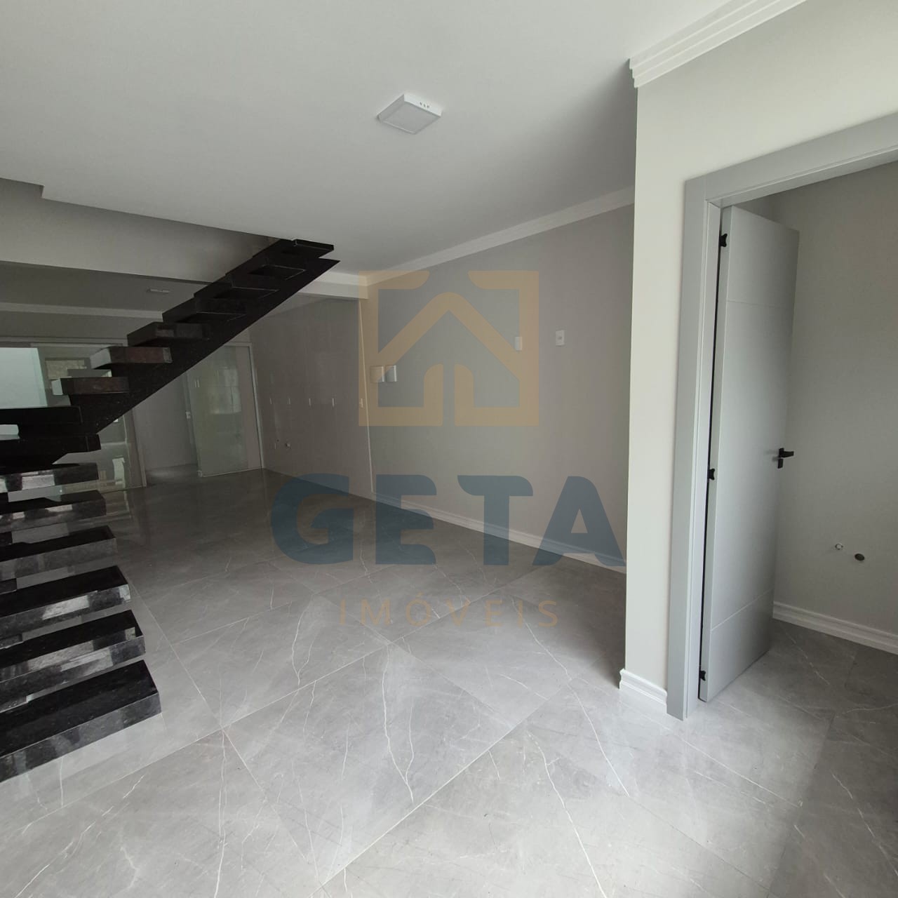 Sobrado moderno e funcional — ótima oportunidade