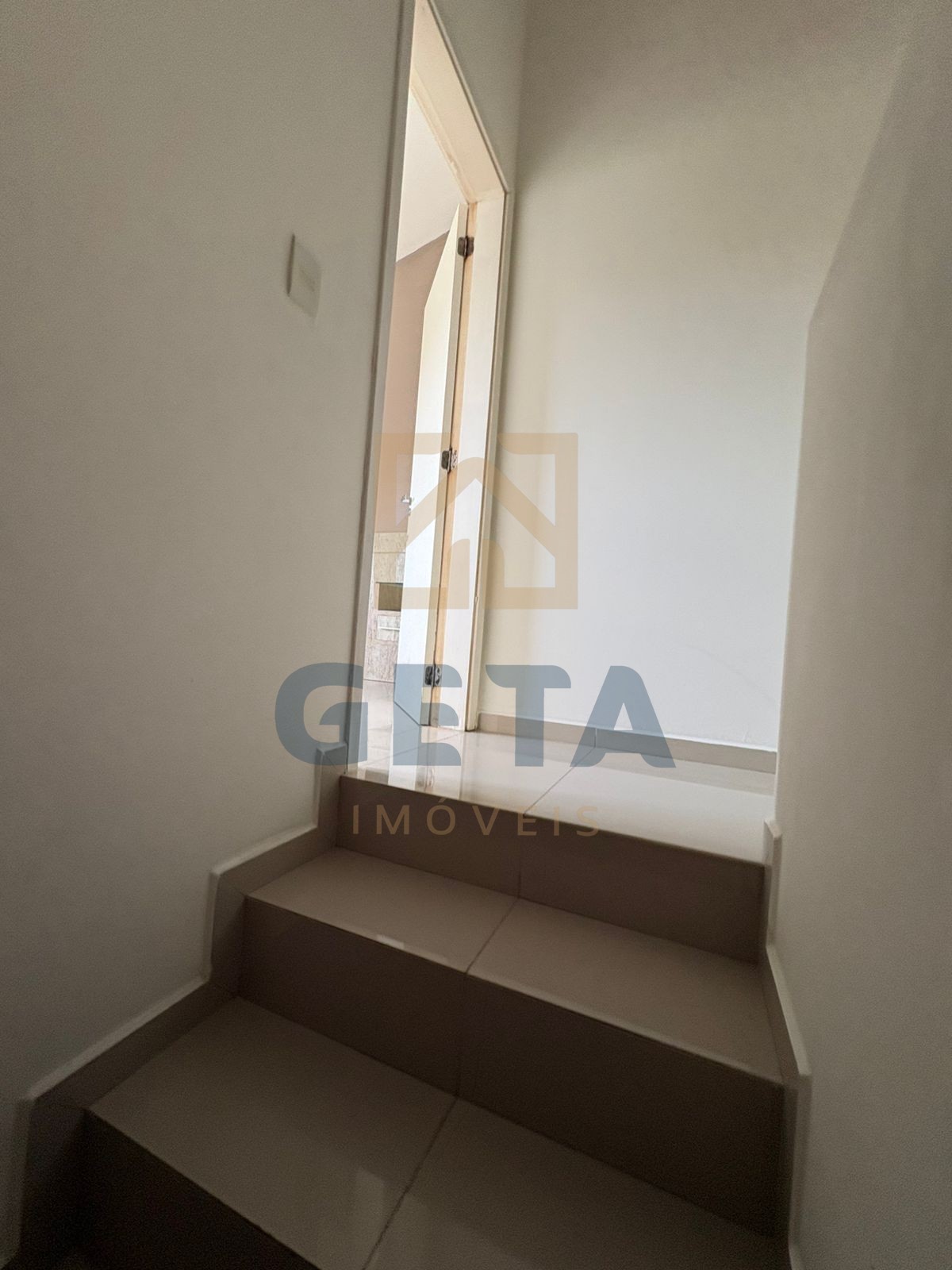 Sobrado para Locação no Condomínio Colina do Cedro 