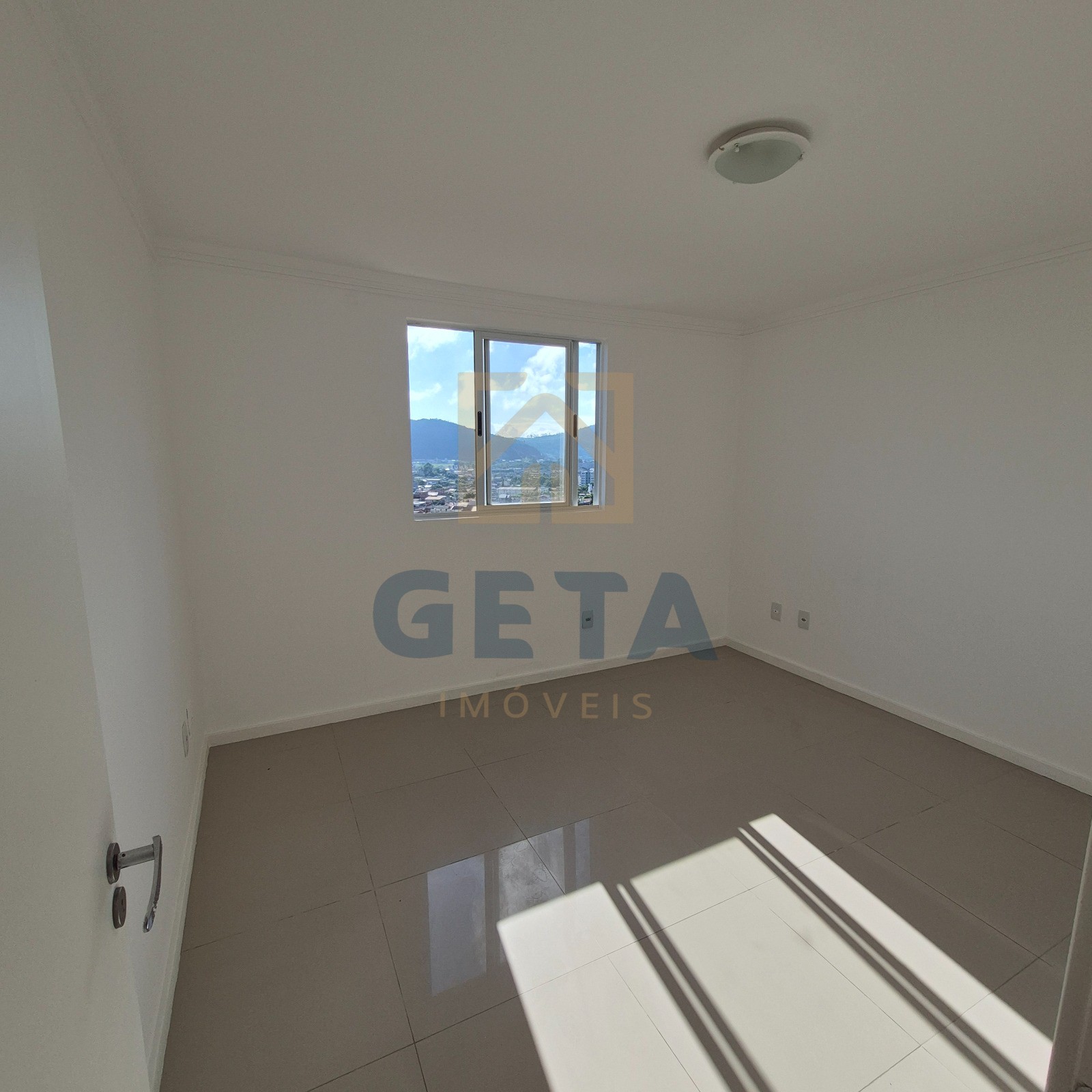 Apartamento 2 quartos para locação no bairro Lídia Duarte em Camboriú