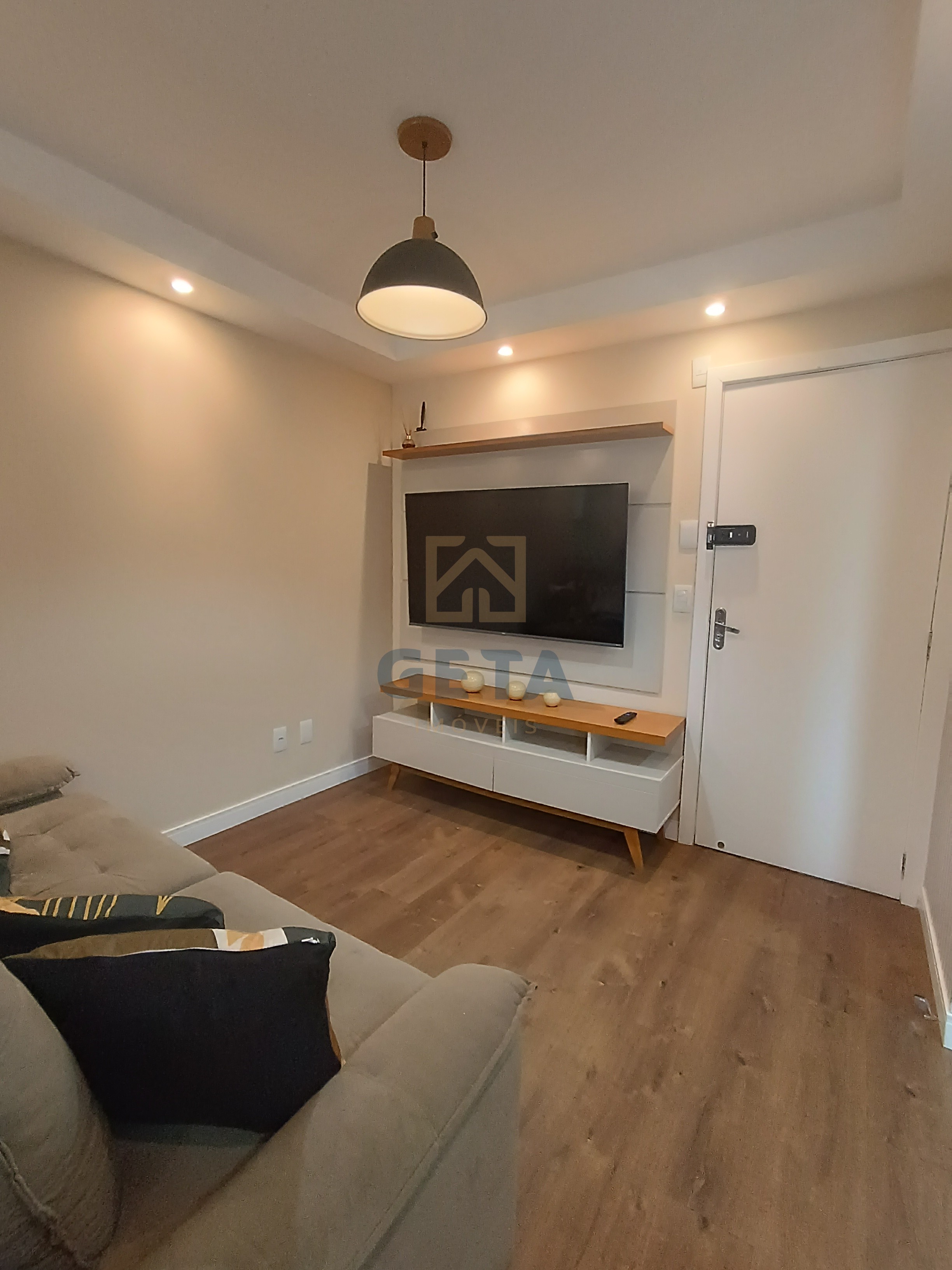 Apartamento mobiliado  – 3 Quartos sendo uma Suíte para locação