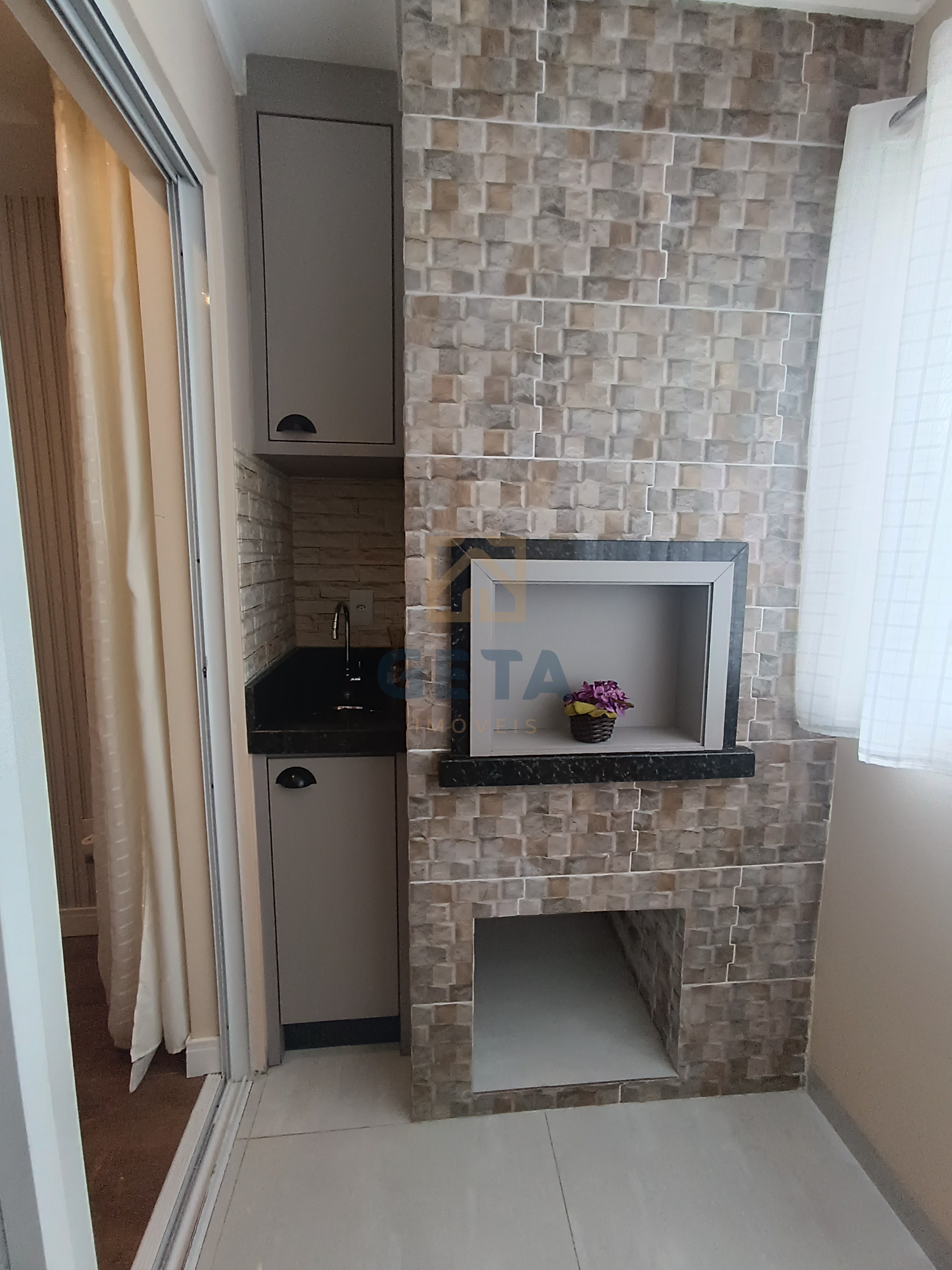 Apartamento mobiliado  – 3 Quartos sendo uma Suíte para locação