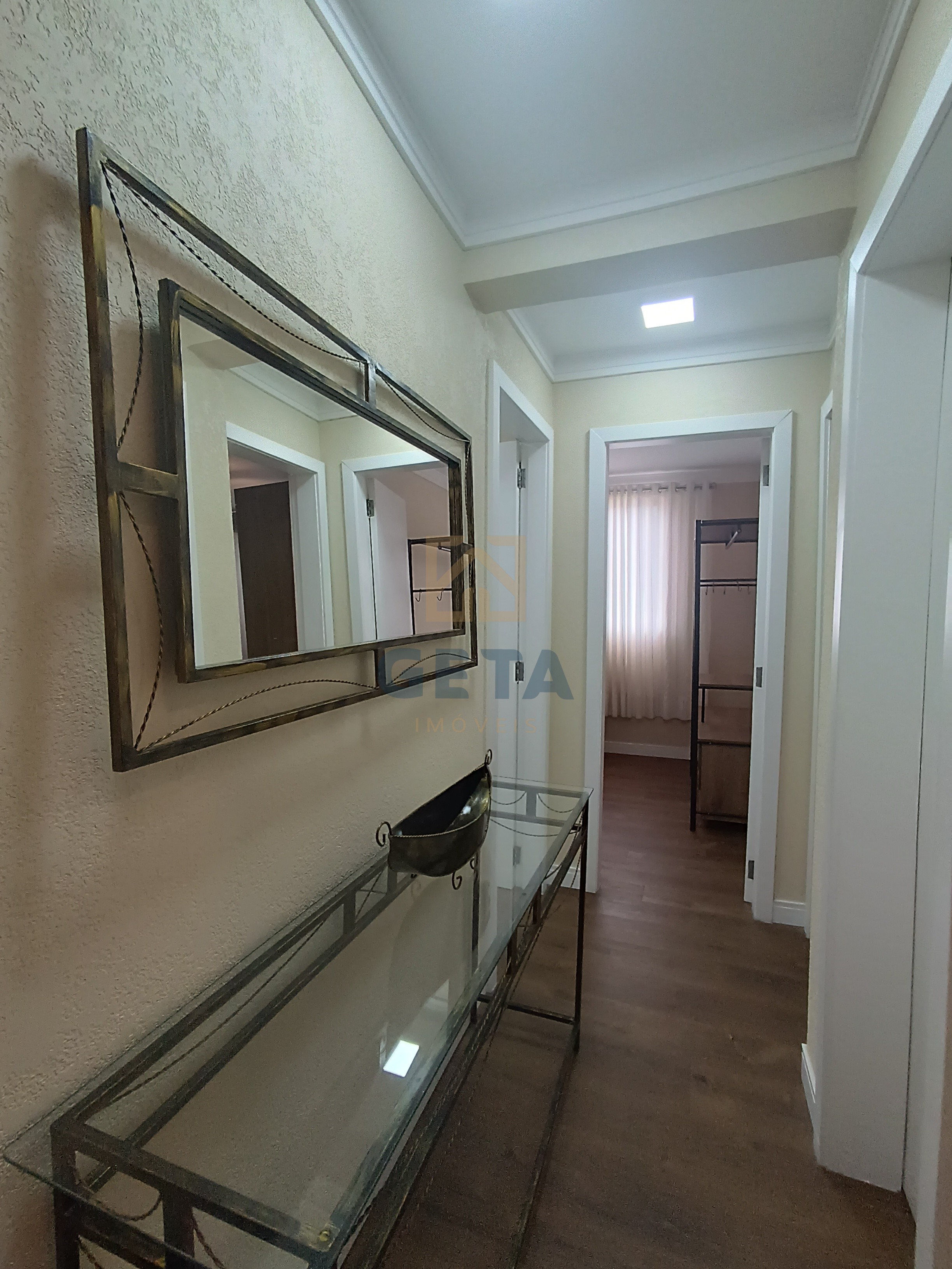 Apartamento mobiliado  – 3 Quartos sendo uma Suíte para locação