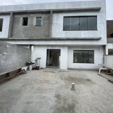 Sobrado em Construção para Venda em Camboriú, Rio Pequeno