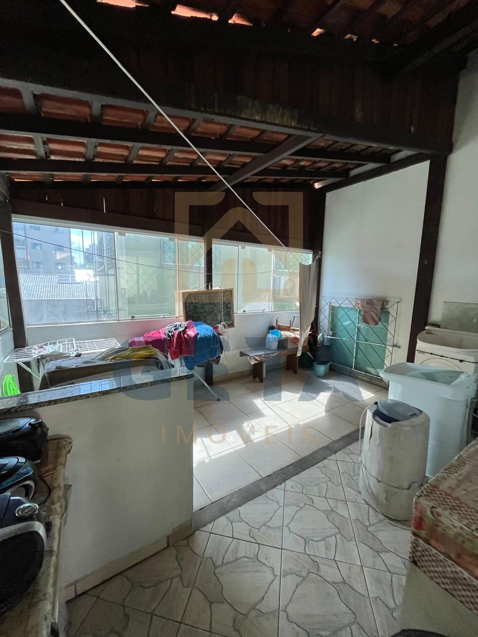 Casa com Salas Comerciais para Renda no Centro de Camboriú