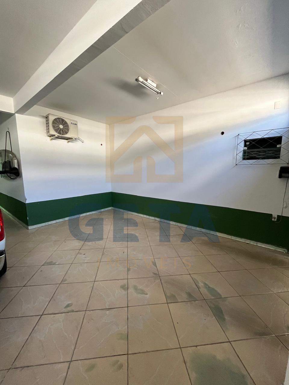 Casa com Salas Comerciais para Renda no Centro de Camboriú