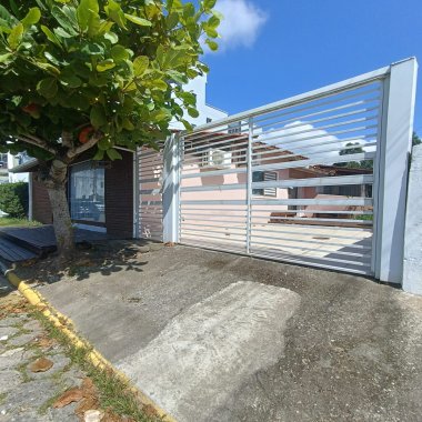 🏡 Ótima oportunidade! Casa à venda no Centro de Camboriú – Residencial Bernardes 🏡